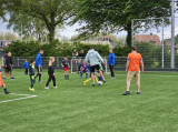 Laatste training S.K.N.W.K. JO7-1 (partijtje tegen de ouders) van maandag 27 mei 2024 (43/180)